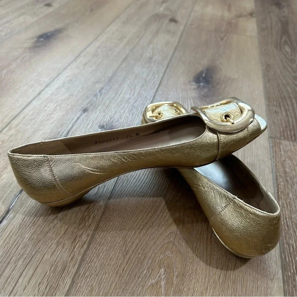Stuart Weitzman Women's Gold Young Buck Peep Toe Leather Flats Size 7 1/2 GUC - Picture 2 of 12